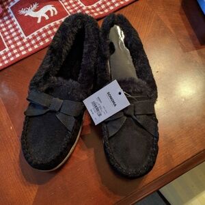 NWT Women's Black Slip On Snuggly House Slippers sz Large (8-9)